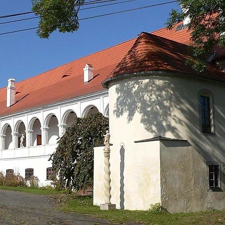 Zamek Mokrosuky Exterior photo