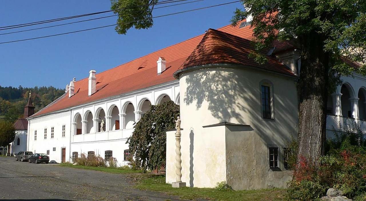 Zamek Mokrosuky Exterior photo